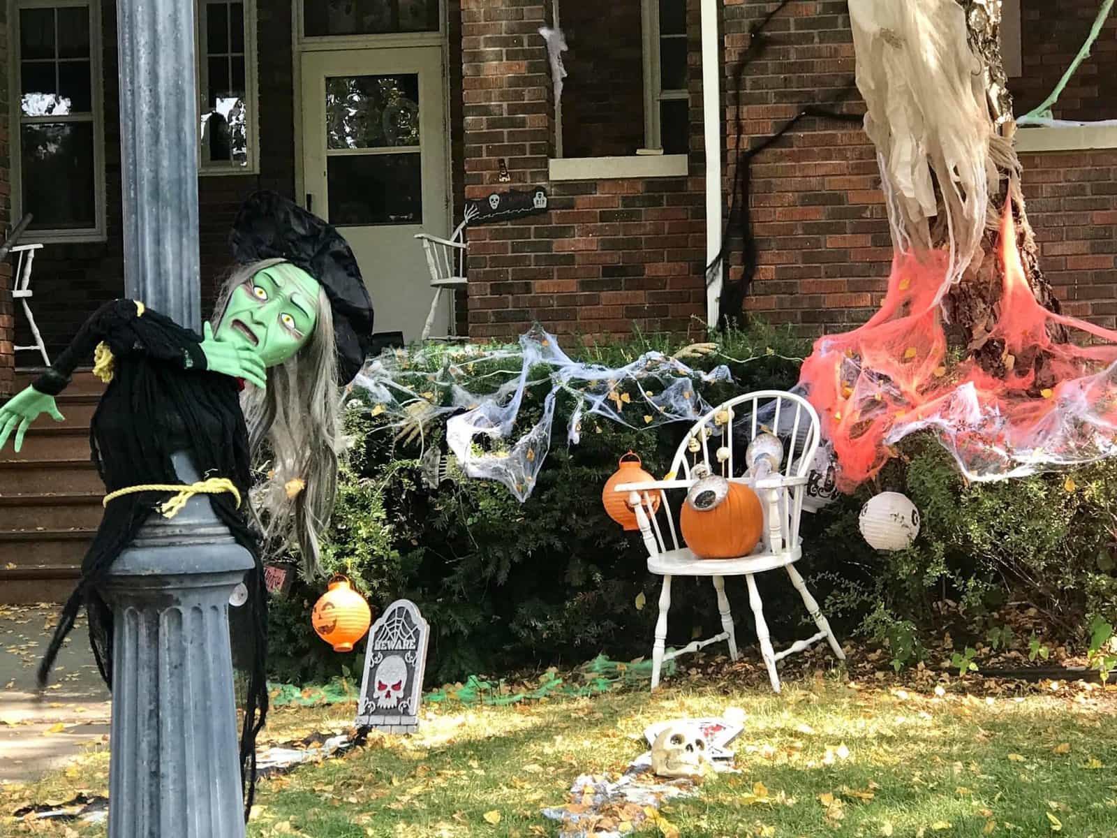 Halloween decorating